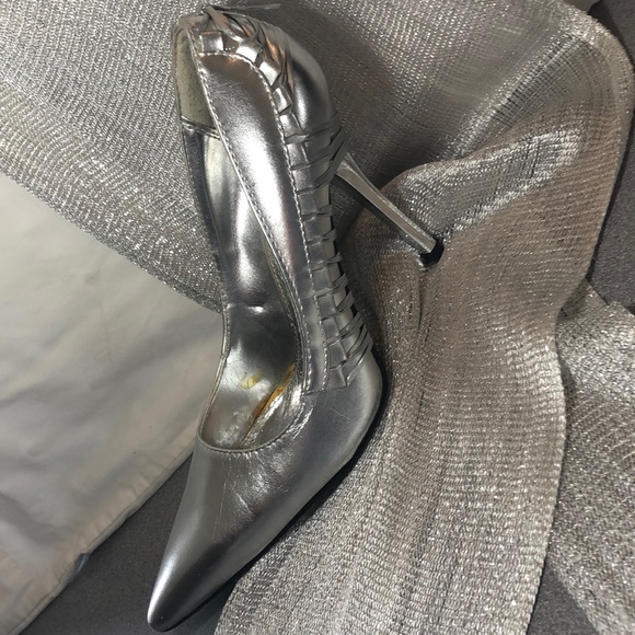 Pointy toed metallic silver wrapped heels - Picture 4 of 6